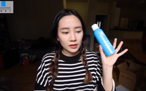 理膚寶水 上妝後臉出油怎麼辦？小藍噴控油力 Kelly Yang 實測！